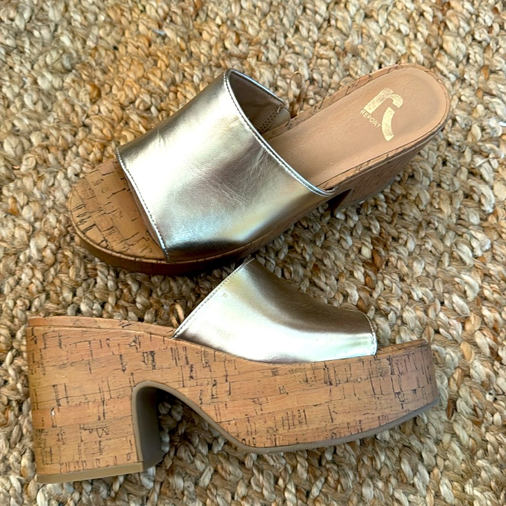 GOLD REPORT CLOG HEEL SANDALS 7.5
